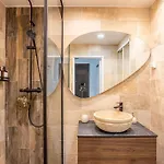 Spacious & Cozy 2-room With Balcony Puteaux