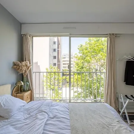 Apartment Spacious & Cozy 2-room With Balcony Puteaux