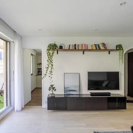 Spacious & Cozy 2-room With Balcony Apartment