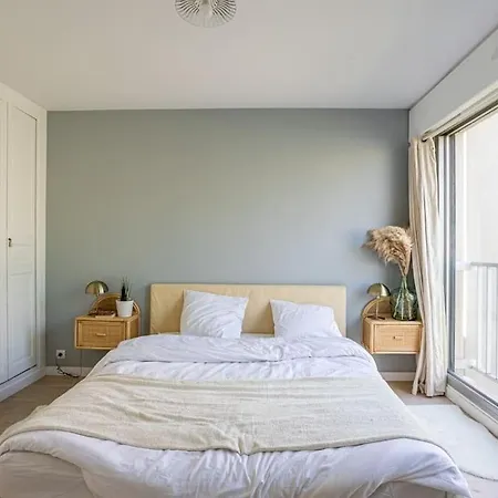 Spacious & Cozy 2-room With Balcony * Puteaux