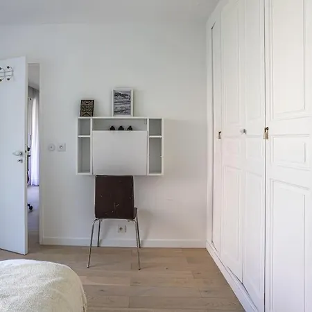 Lägenhet Spacious & Cozy 2-room With Balcony Puteaux