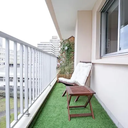 Spacious & Cozy 2-room With Balcony *